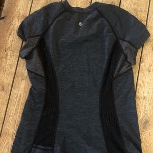 Size 6 lululemon grey black tee!